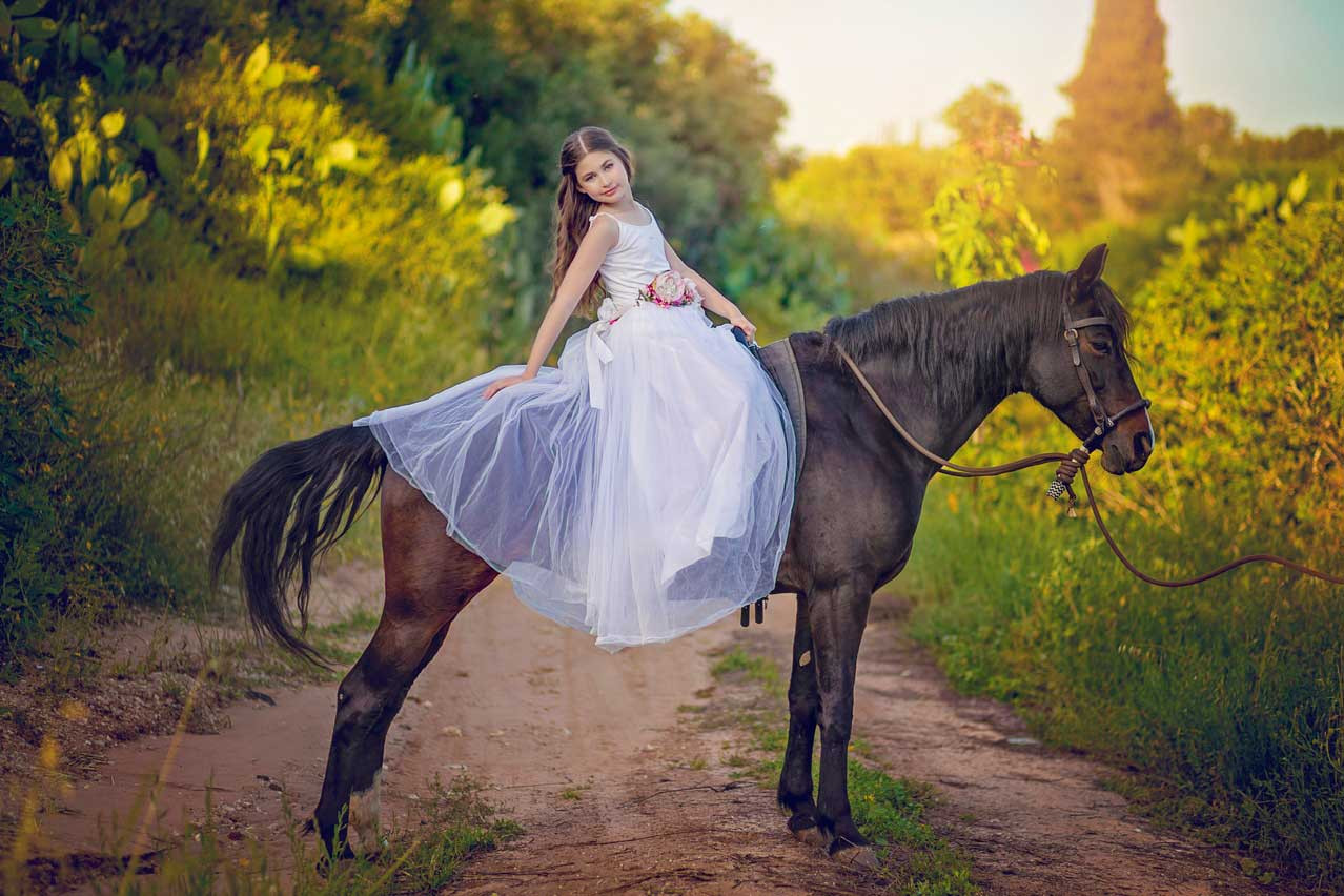 בוק בת מצווה עם סוס