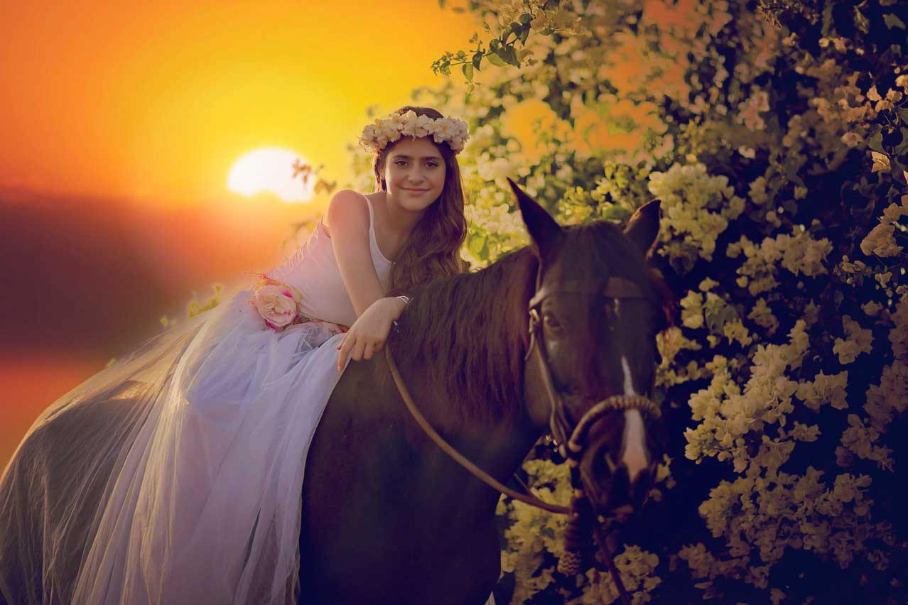 צילומי בת מצווה עם סוס בשקיעה