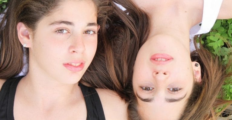 צילומי בוק בת מצווה לתאומות